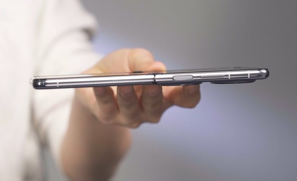 華爲Pocket 2體驗:全面升維 不做(zuò)小而美(měi)的(de)廢物(wù) 華爲Pocket 2體驗:全面升維 不做(zuò)小而美(měi)的(de)廢物(wù)