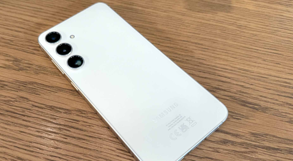 外媒評2024最佳手機:一加三機上榜 實力不遜蘋果三星 外媒評2024最佳手機:一加三機上榜 實力不遜蘋果三星