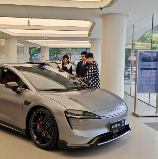 杜海濤沈夢辰現身甯波搶購(gòu)華爲Pura70系列 還(hái)看了(le)智界 杜海濤沈夢辰現身甯波搶購(gòu)華爲Pura70系列 還(hái)看了(le)智界